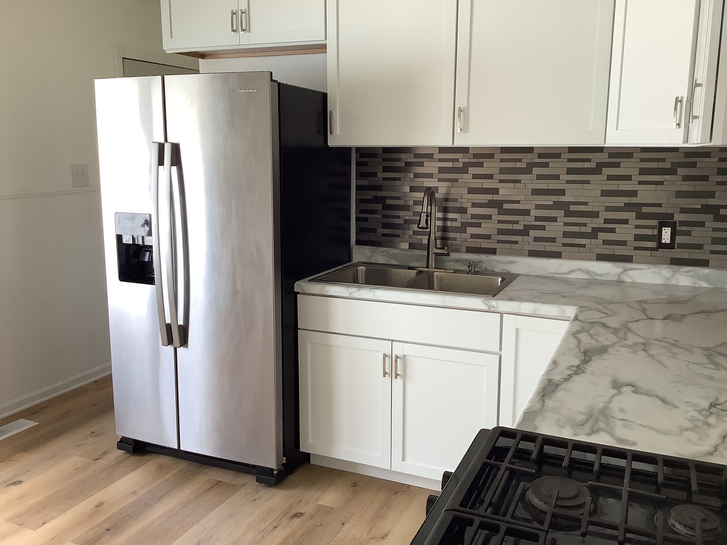 427 Kenyon Avenue Property Photo 13