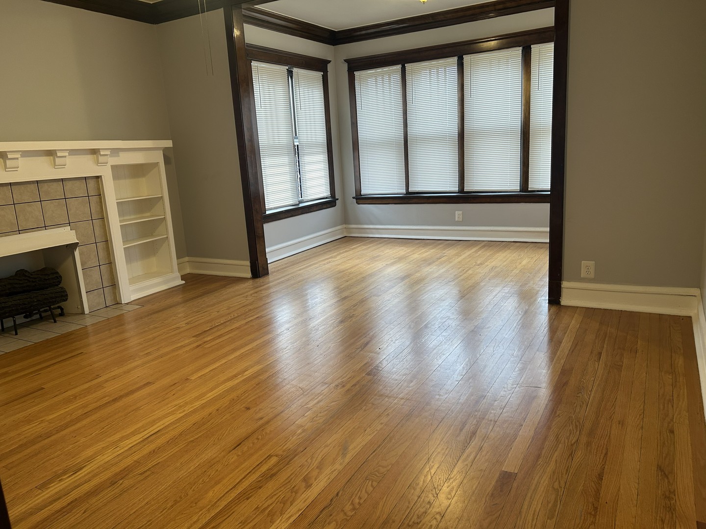 6841 S Dante Avenue Property Photo 4