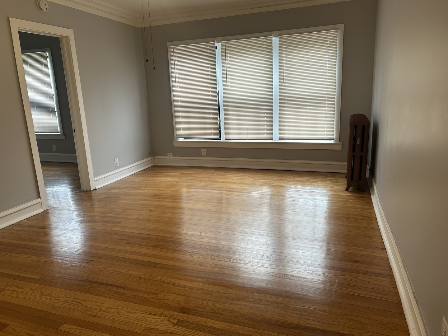 6841 S Dante Avenue Property Photo 6