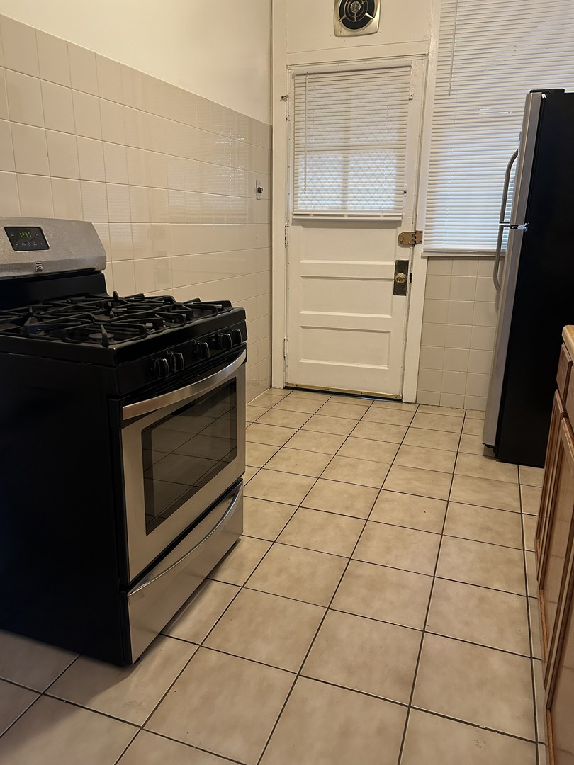 6841 S Dante Avenue Property Photo 9