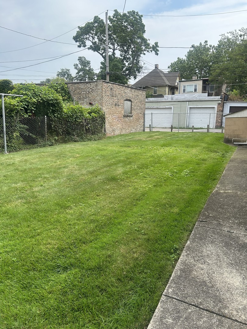 6841 S Dante Avenue Property Photo 12
