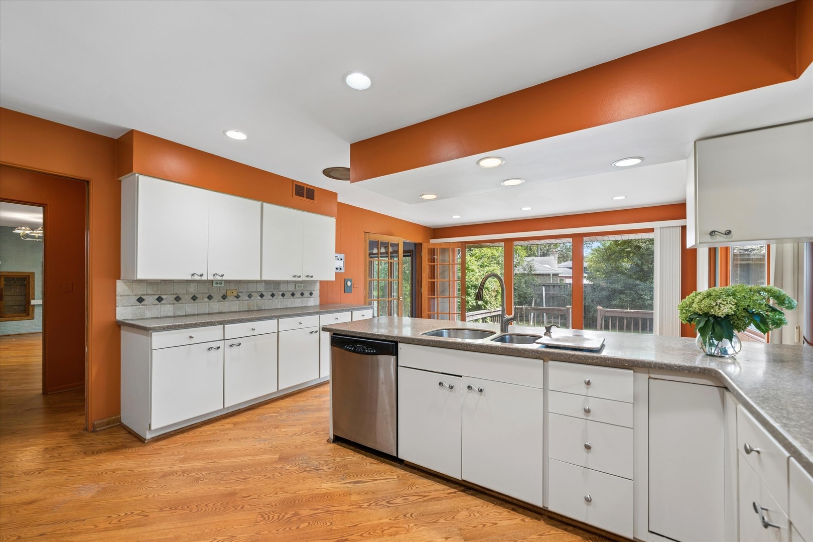 1655 Forest Drive Property Photo 8