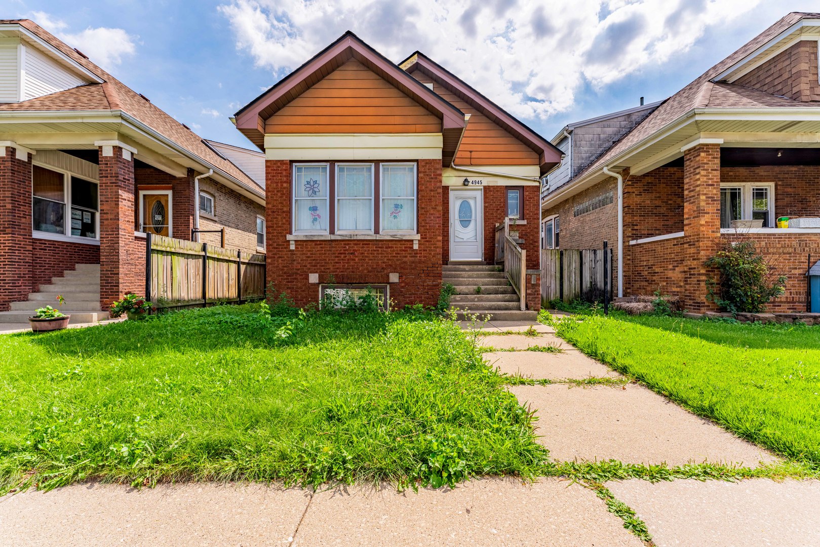 4945 W WOLFRAM Street Property Photo 1