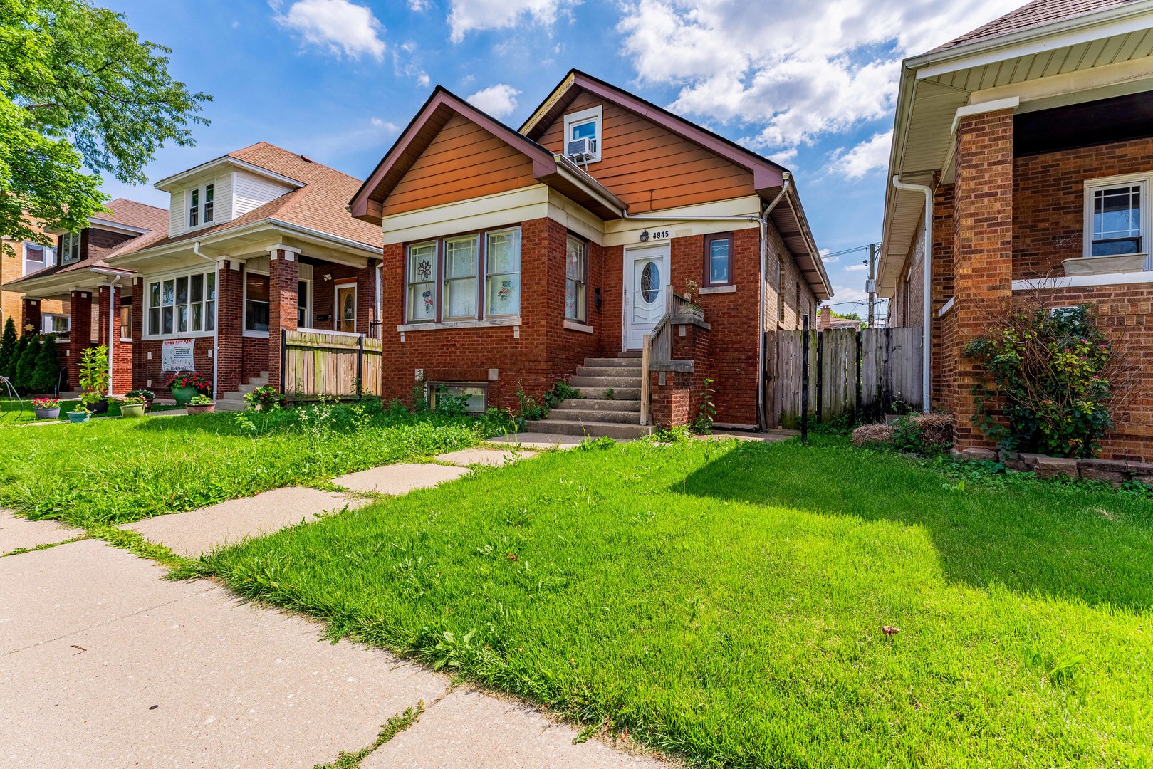 4945 W Wolfram Street Property Photo 2