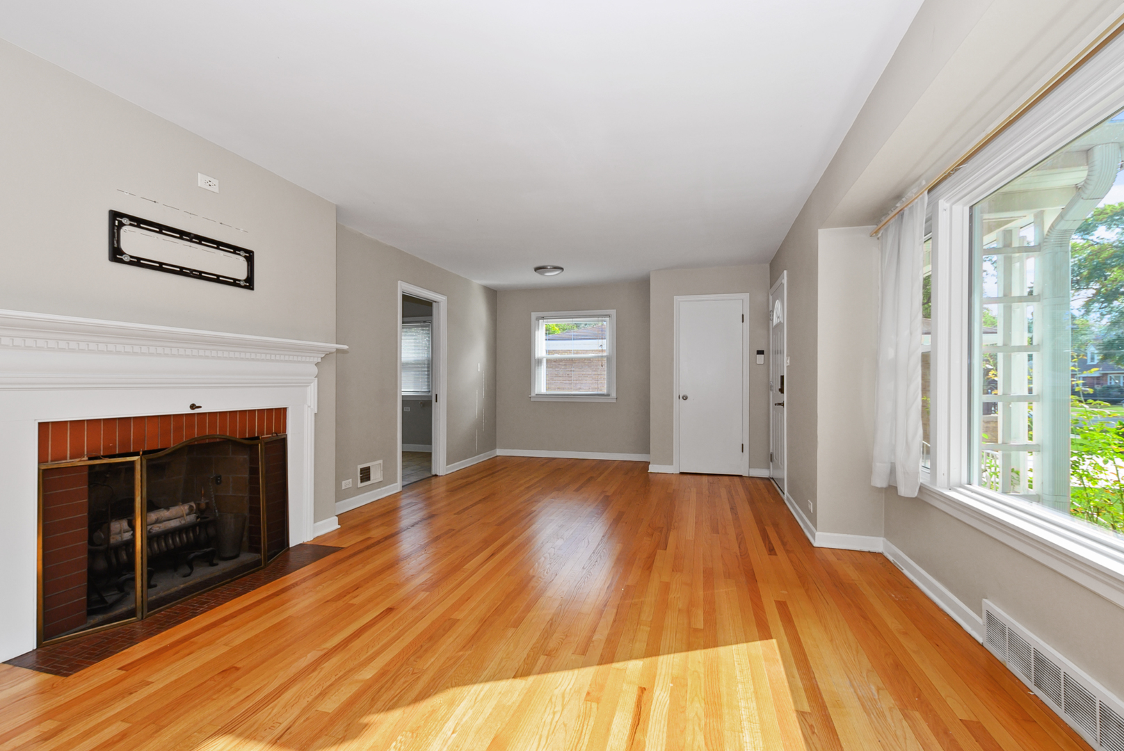 17531 Henry Street Property Photo 3