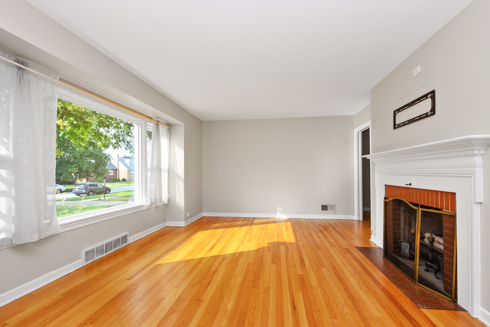 17531 Henry Street Property Photo 4