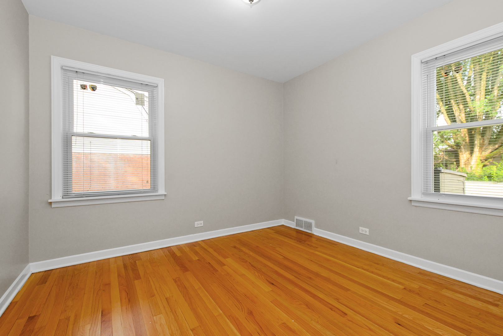 17531 Henry Street Property Photo 8