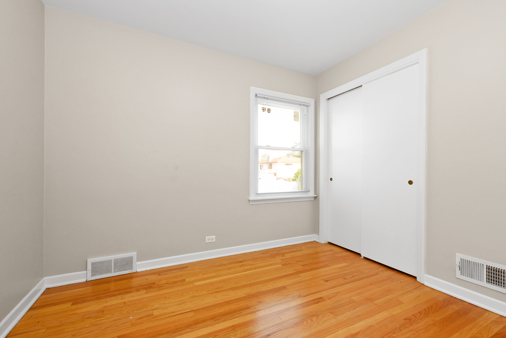 17531 Henry Street Property Photo 9