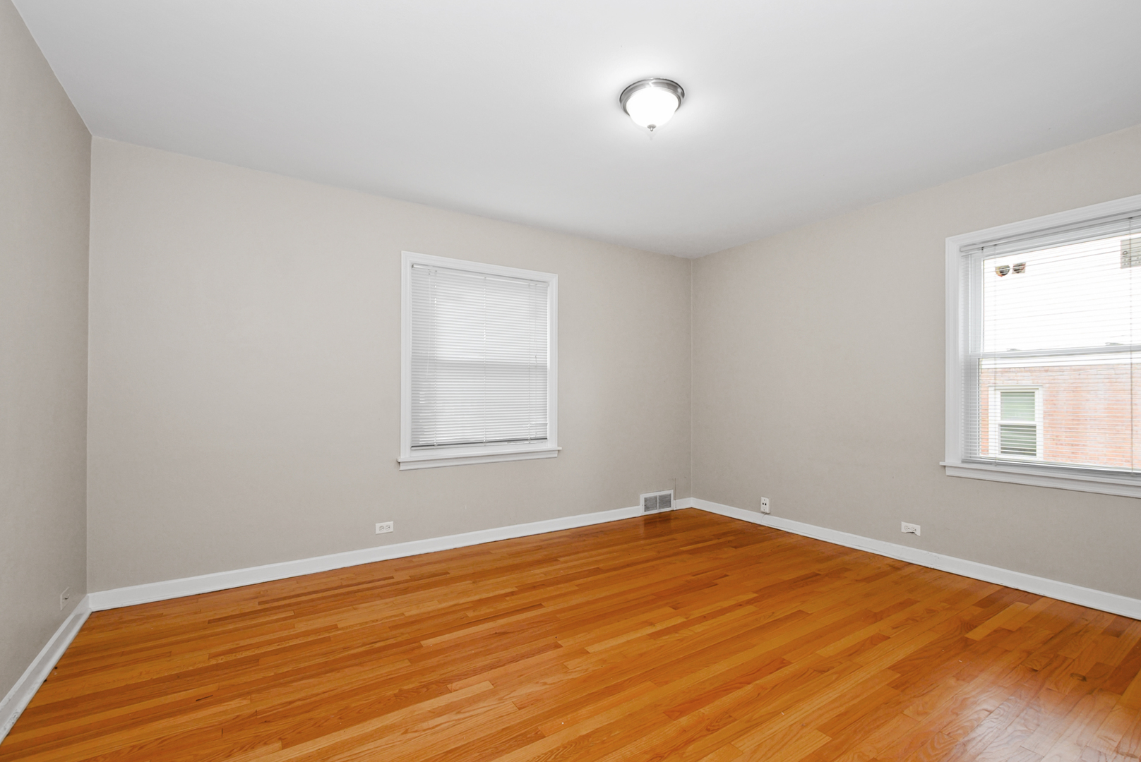 17531 Henry Street Property Photo 11