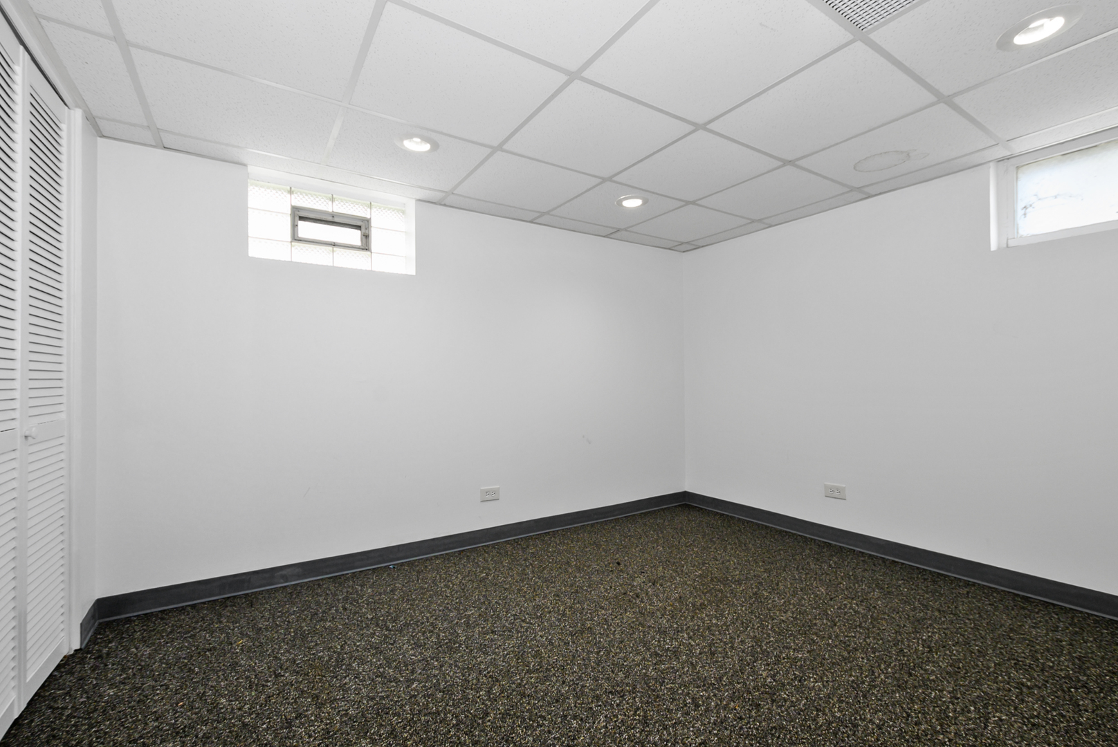 17531 Henry Street Property Photo 16