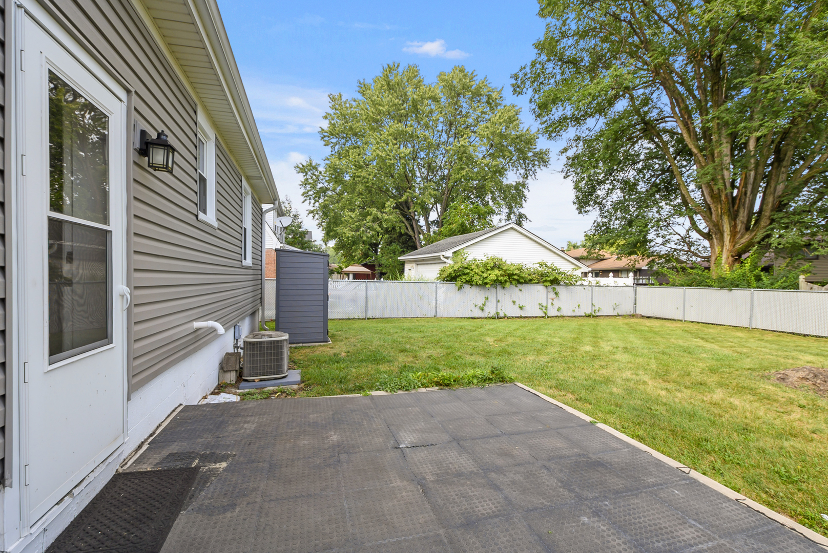 17531 Henry Street Property Photo 18