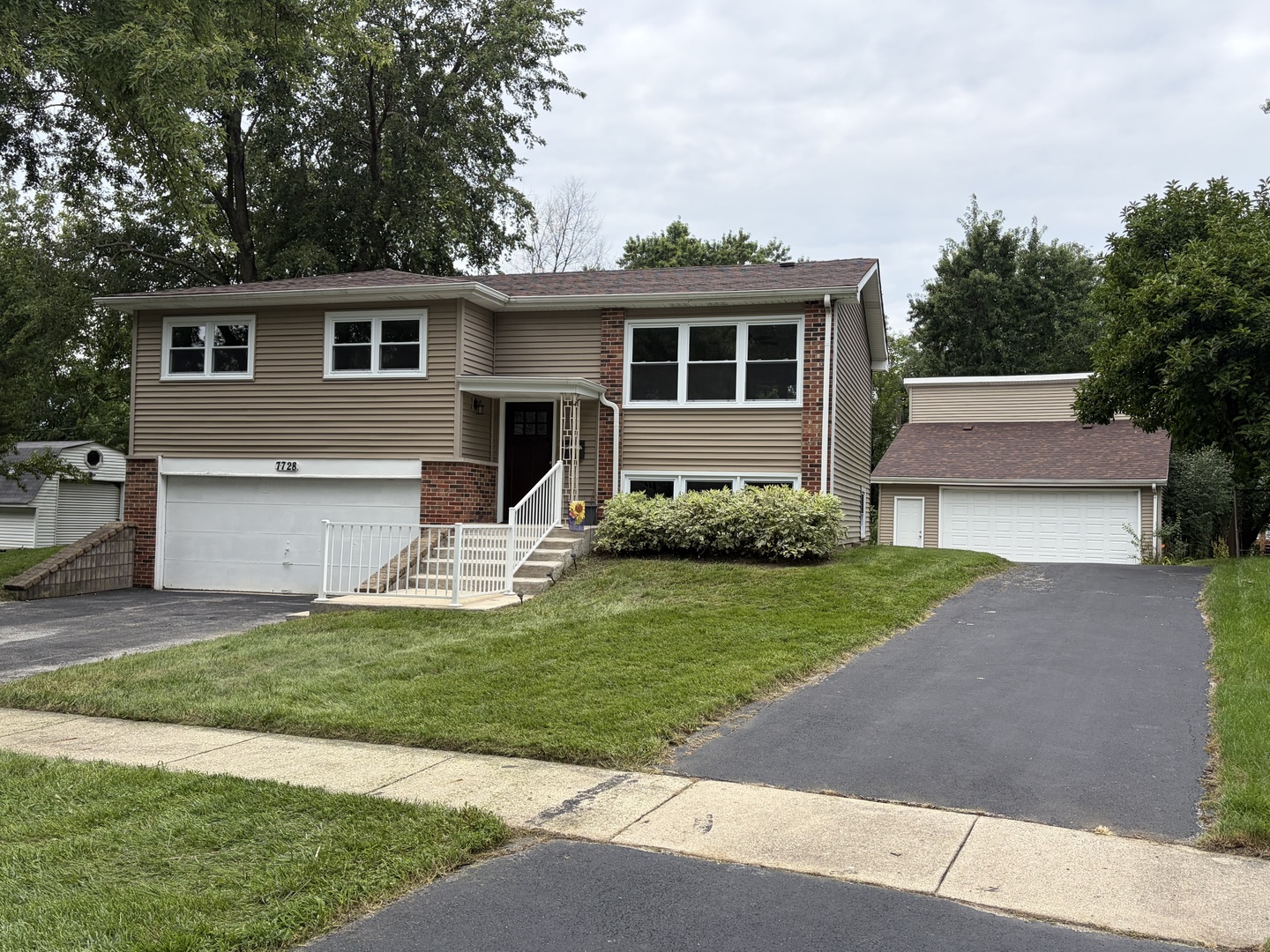 7728 Dalewood Parkway Property Photo 1