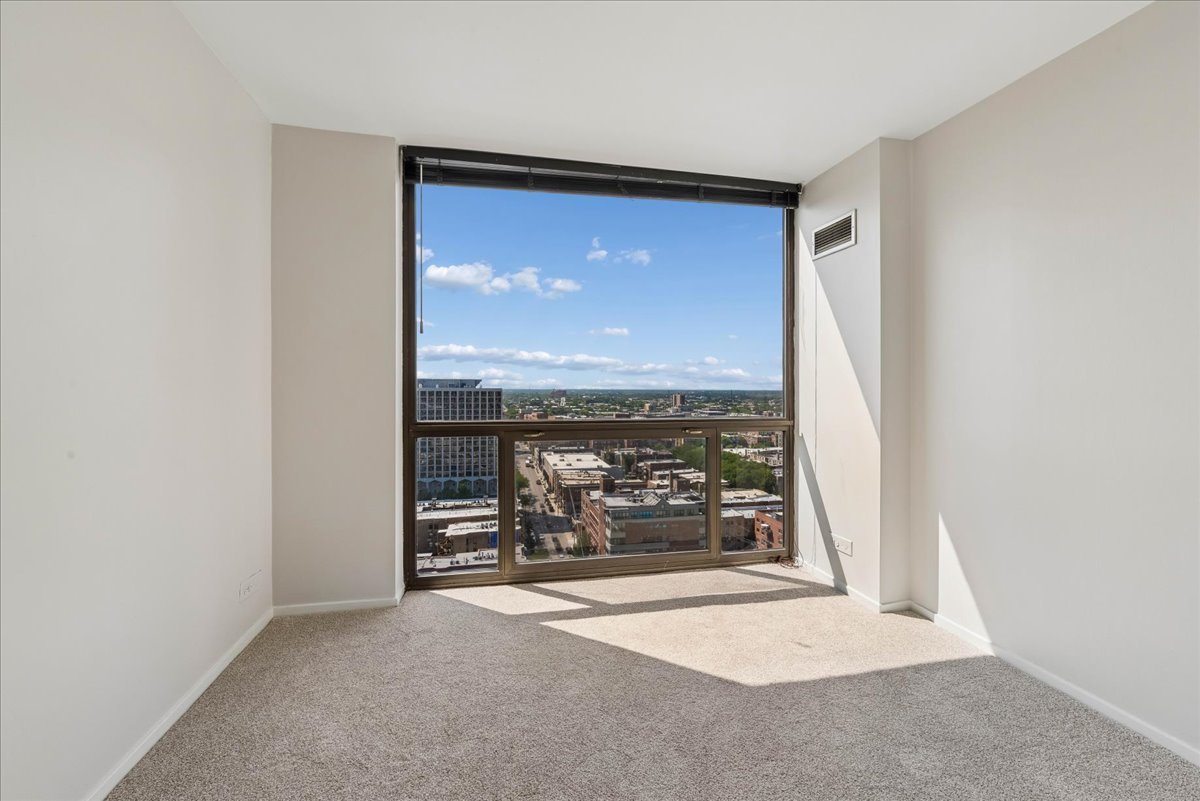 4343 N Clarendon Avenue 2117 Property Photo 7