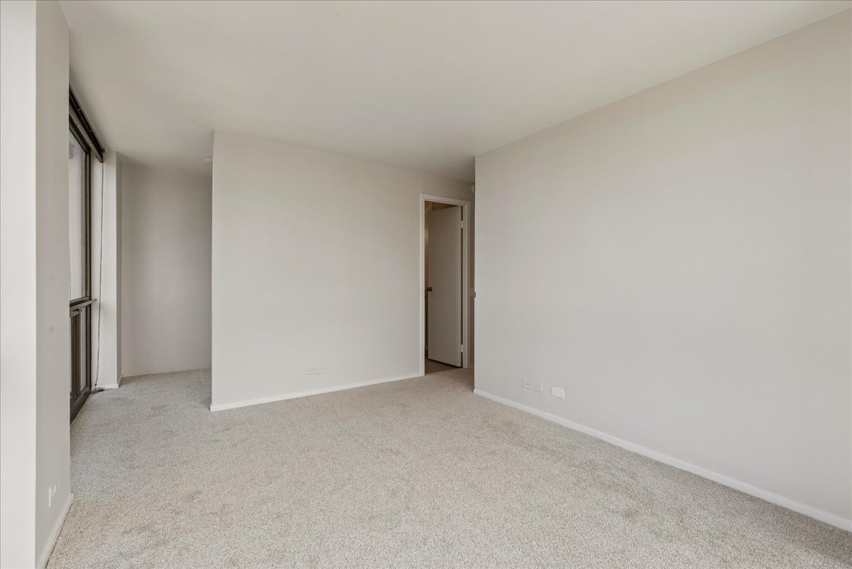 4343 N Clarendon Avenue 2117 Property Photo 15