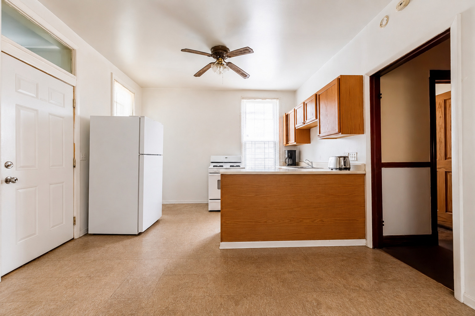 7151 S Carpenter Street Property Photo 4