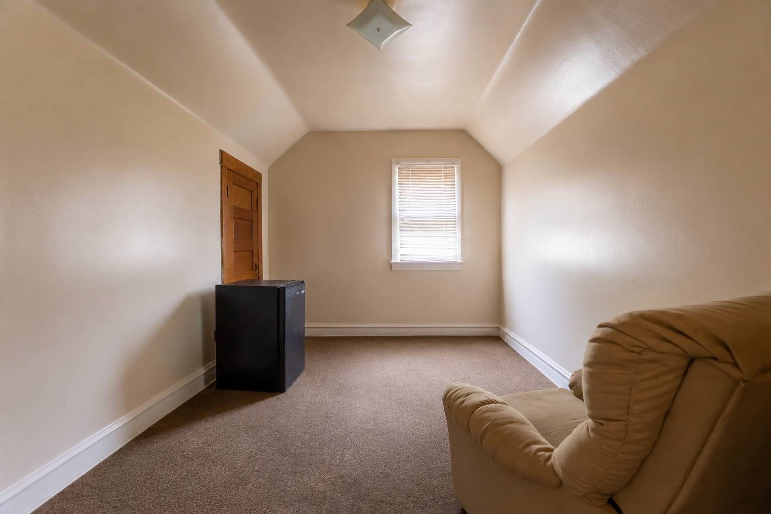 7151 S Carpenter Street Property Photo 9