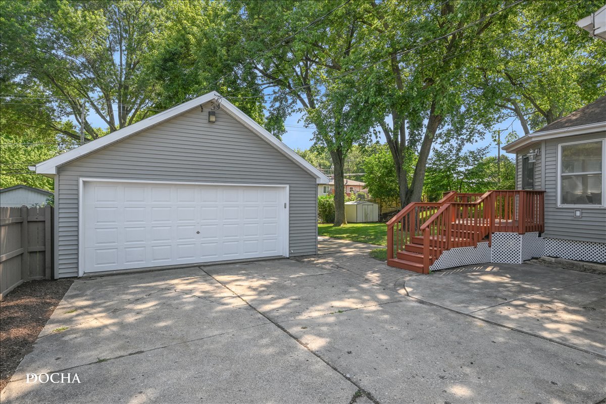 312 Oak Street Property Photo 6