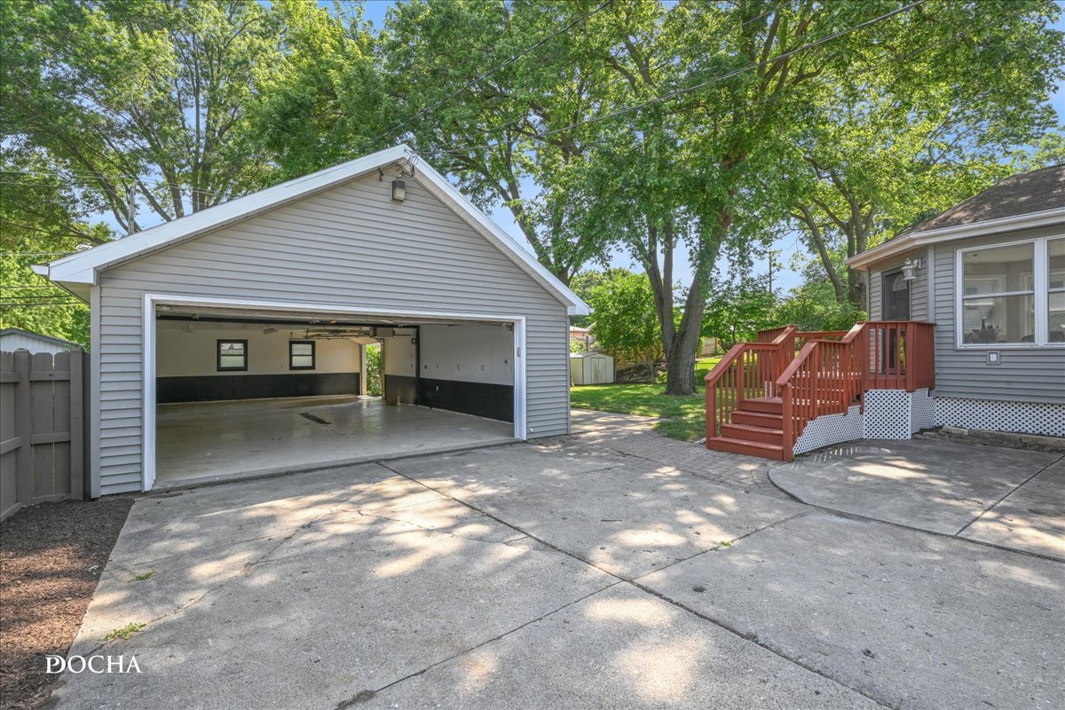312 Oak Street Property Photo 7