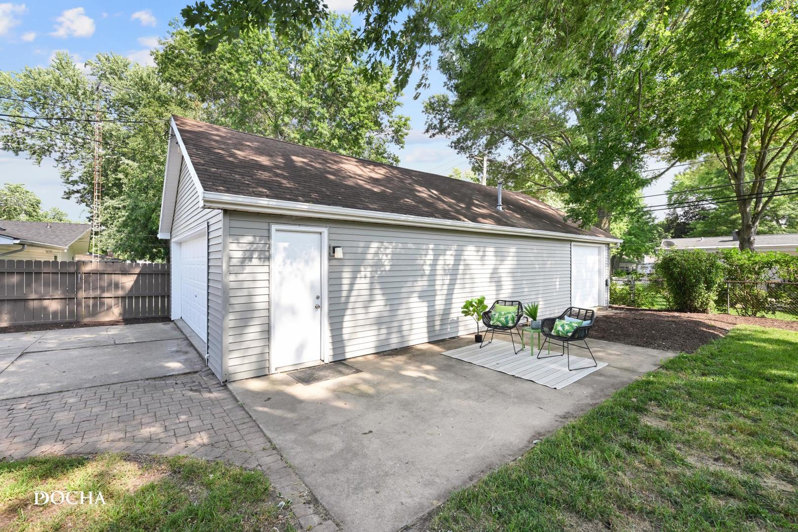 312 Oak Street Property Photo 8