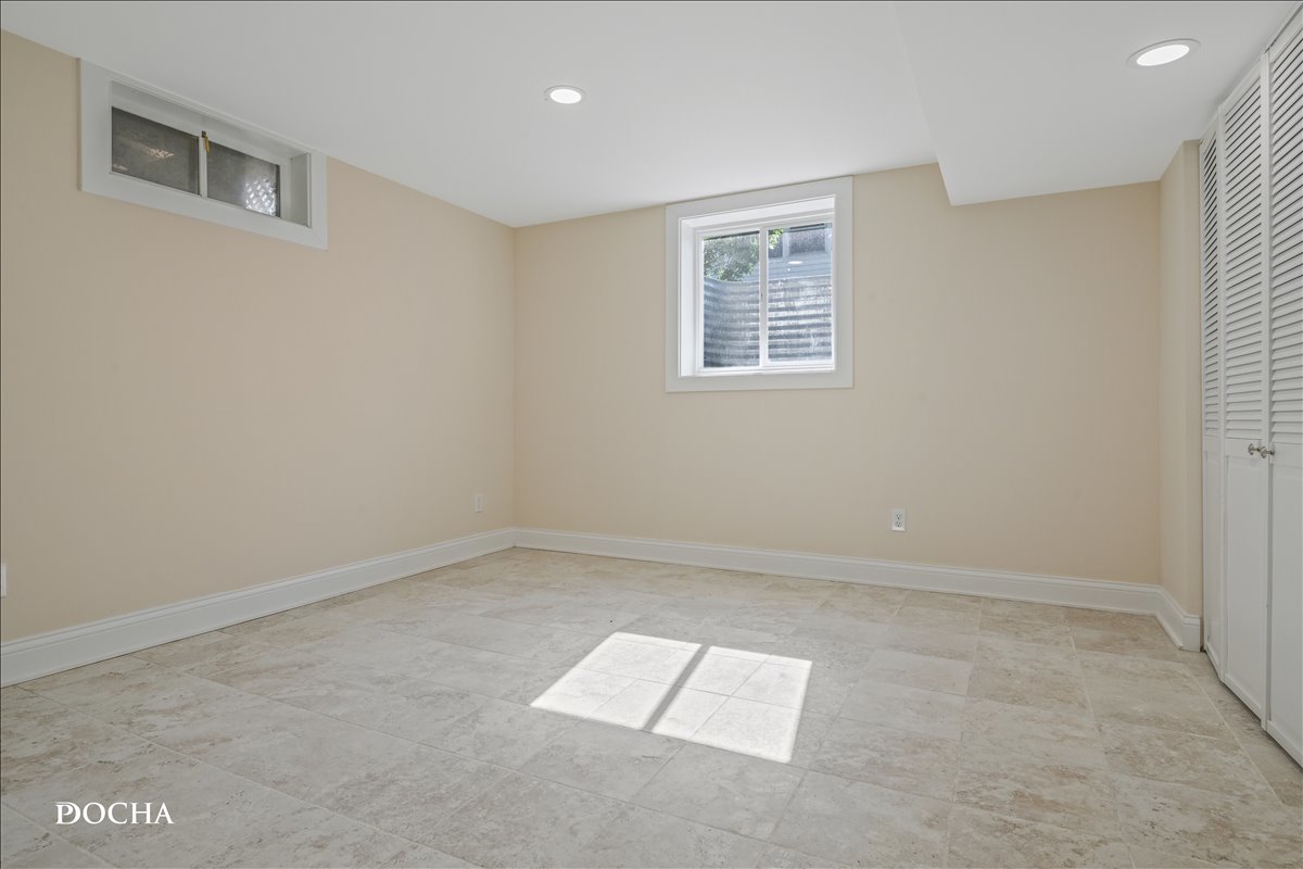 312 Oak Street Property Photo 35