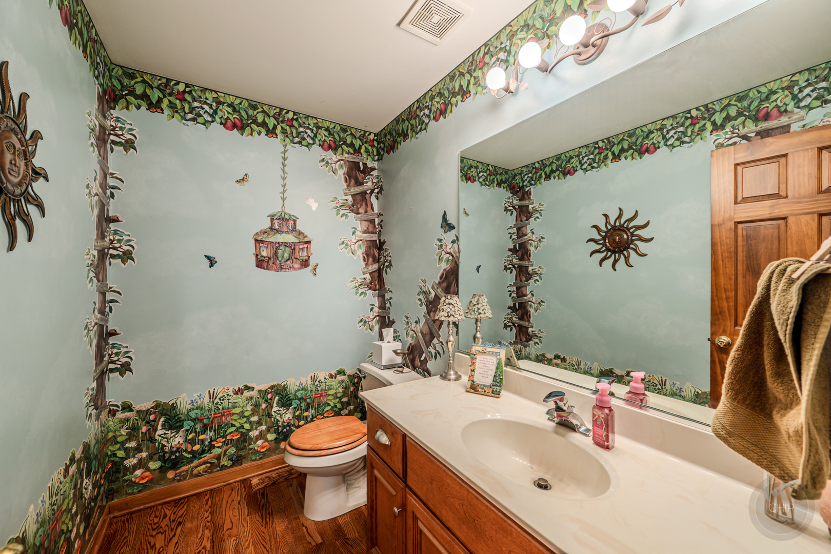 24701 Hanover Court Property Photo 9