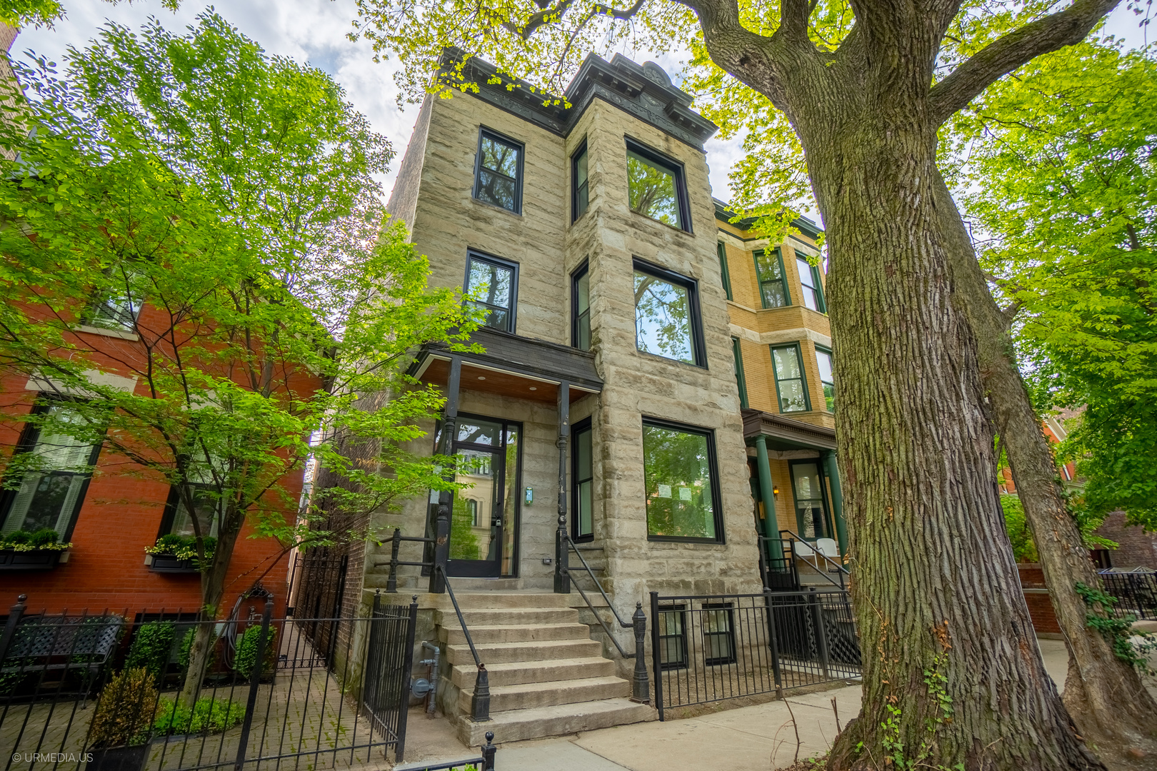 2113 N Kenmore Avenue G Property Photo 1