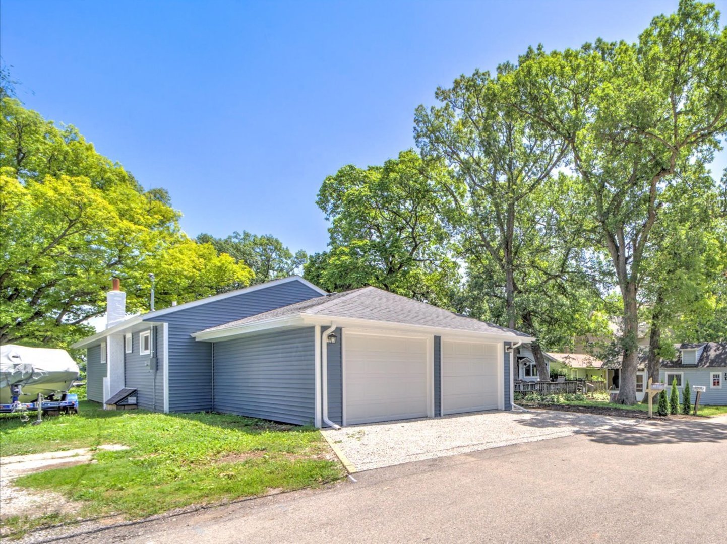 28069 N Lake Drive Property Photo 1