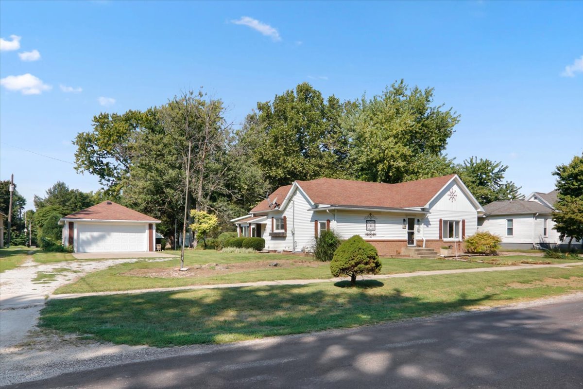 609 Woodford Street Property Photo 1
