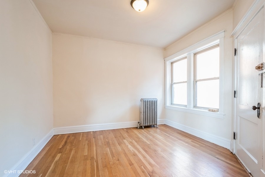 4248 N Lamon Avenue 2b Property Photo 3