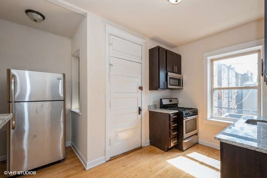 4248 N Lamon Avenue 2b Property Photo 6
