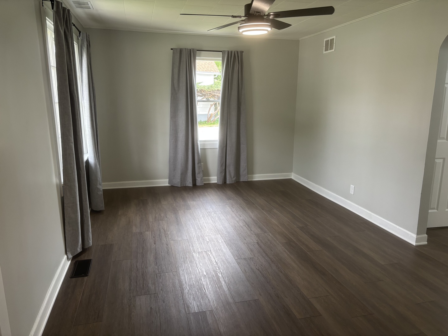 527 E 17th Street Property Photo 5