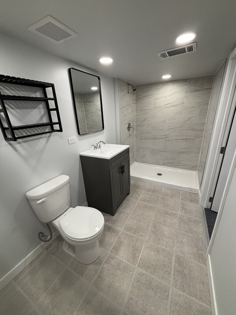 527 E 17th Street Property Photo 13