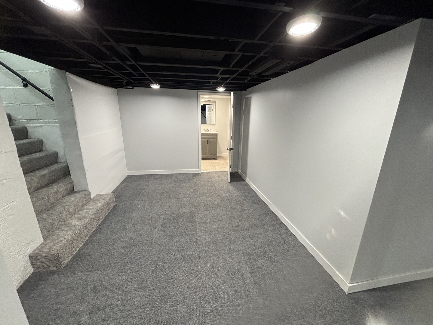 527 E 17th Street Property Photo 16