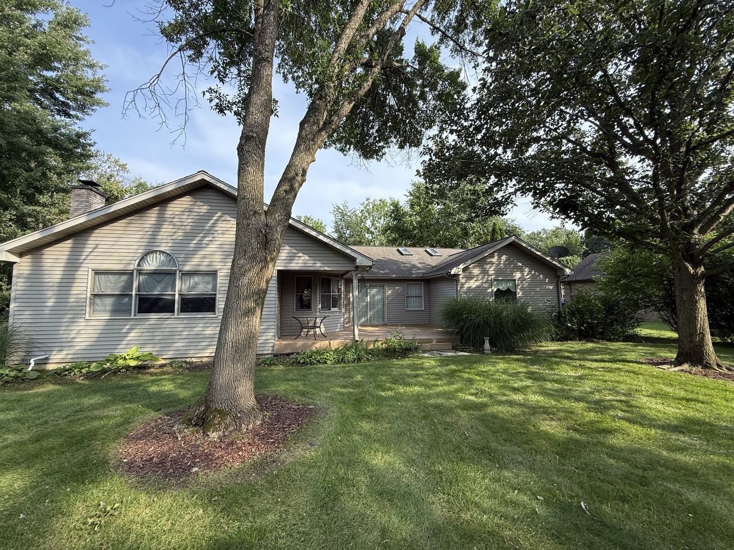 3940 Gloucester Drive Property Photo 2