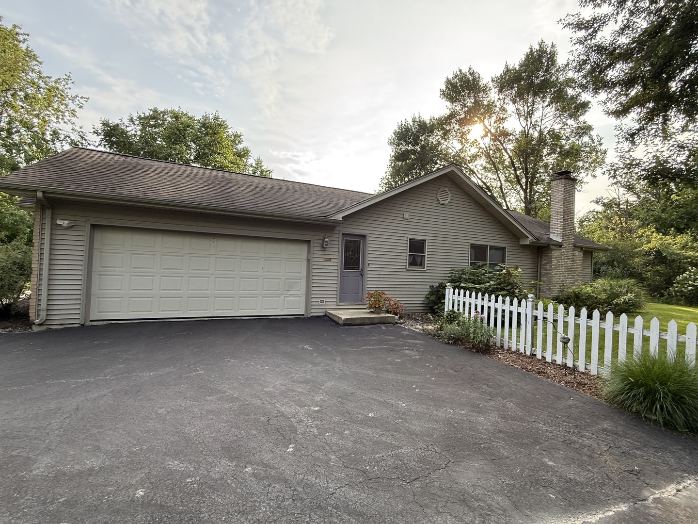 3940 Gloucester Drive Property Photo 3