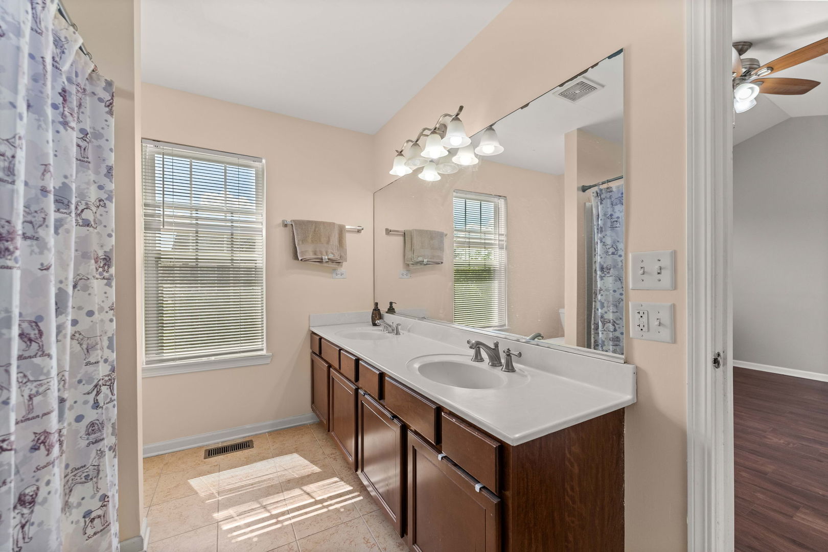 337 N Commerce Street Property Photo 18