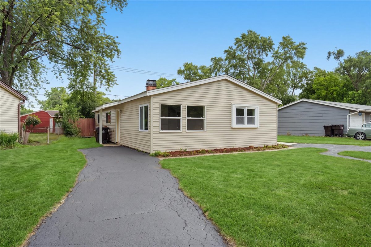 693 Minerva Avenue Property Photo 4