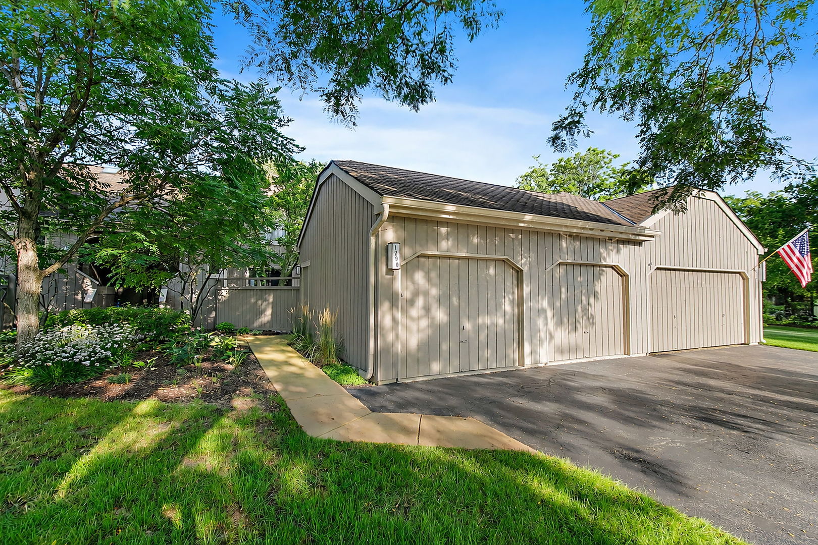 1290 Oak Hill Road B Property Photo 1