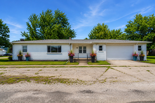 100 E Lincoln Drive Property Photo 1