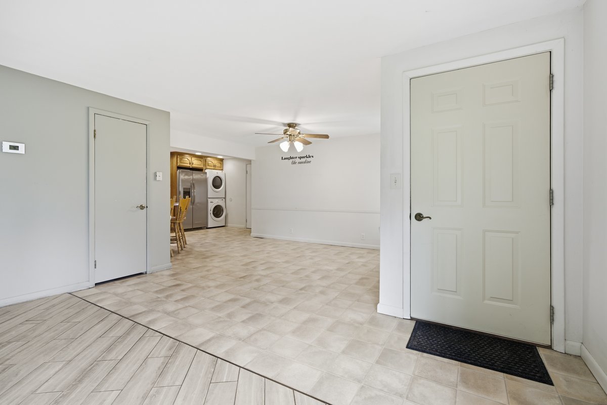 100 E Lincoln Drive Property Photo 7