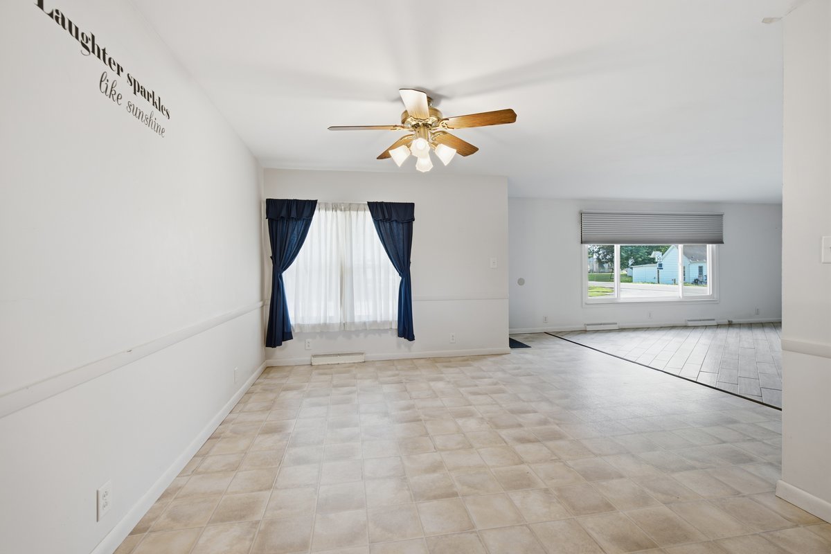 100 E Lincoln Drive Property Photo 9