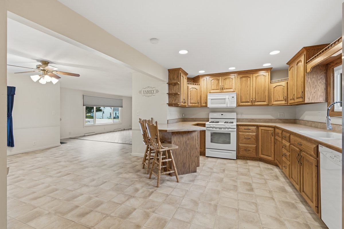 100 E Lincoln Drive Property Photo 11