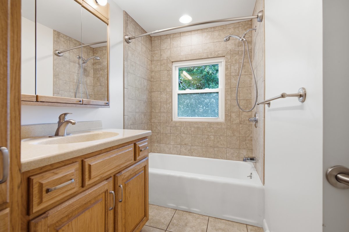 100 E Lincoln Drive Property Photo 20