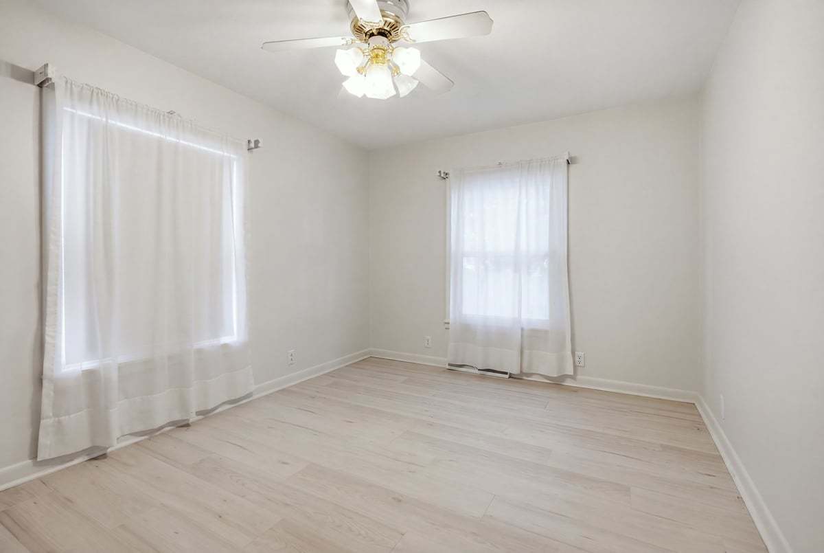 100 E Lincoln Drive Property Photo 21
