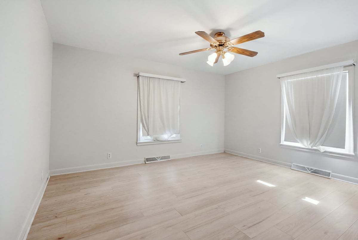 100 E Lincoln Drive Property Photo 23