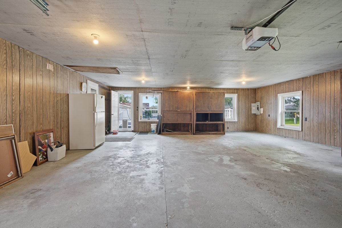 100 E Lincoln Drive Property Photo 36