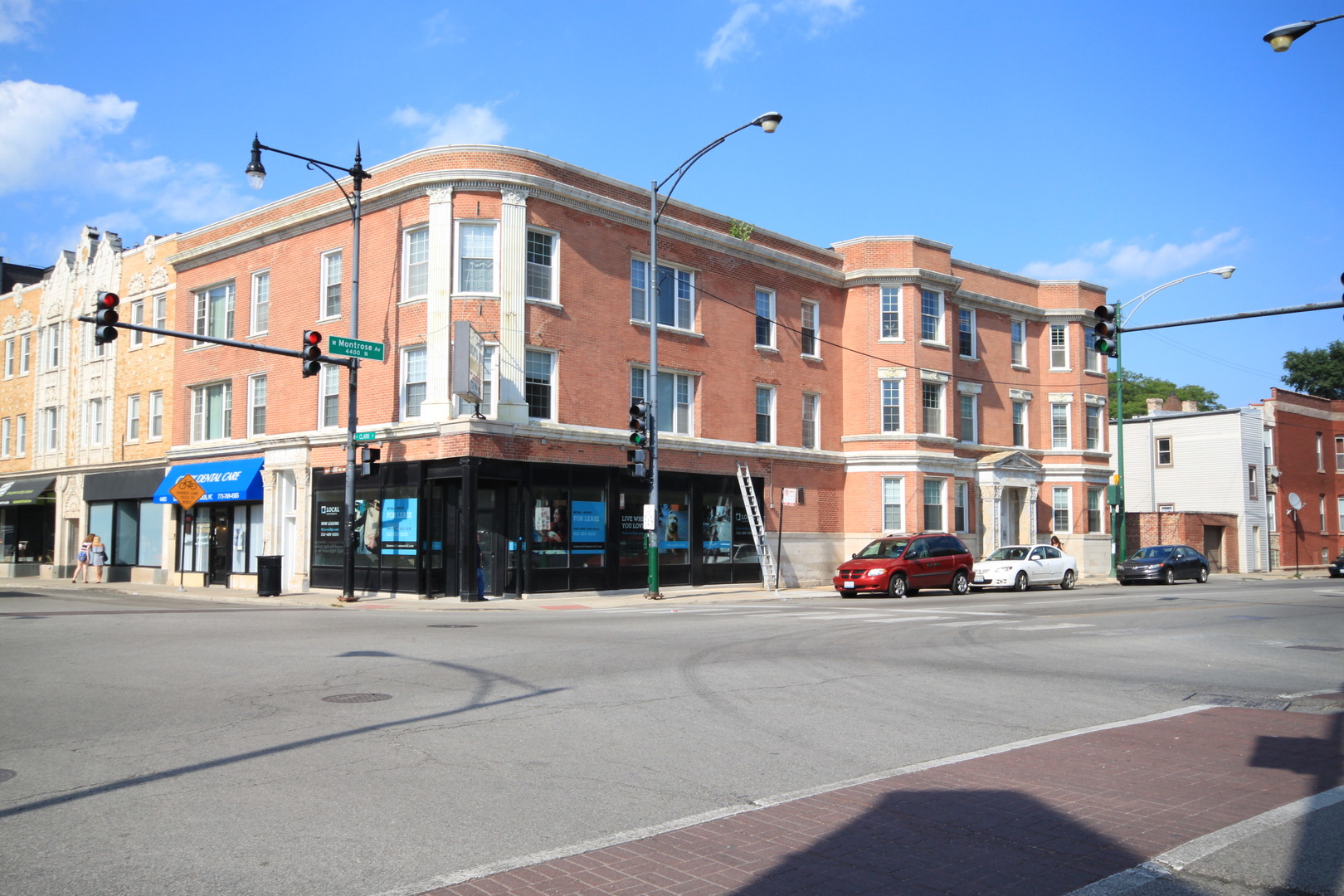 1414 W Montrose Avenue 3w Property Photo 1