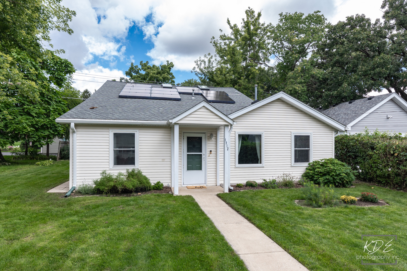 1912 Burlington Avenue Property Photo 1