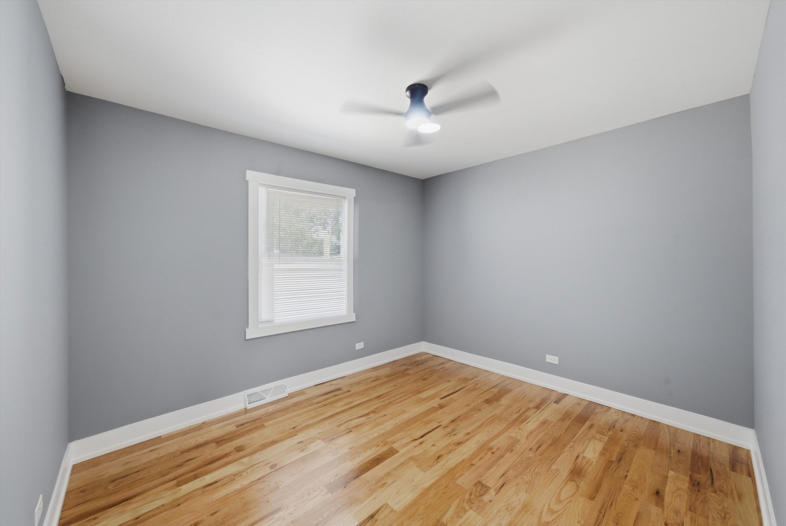 334 W 101st Place Property Photo 20