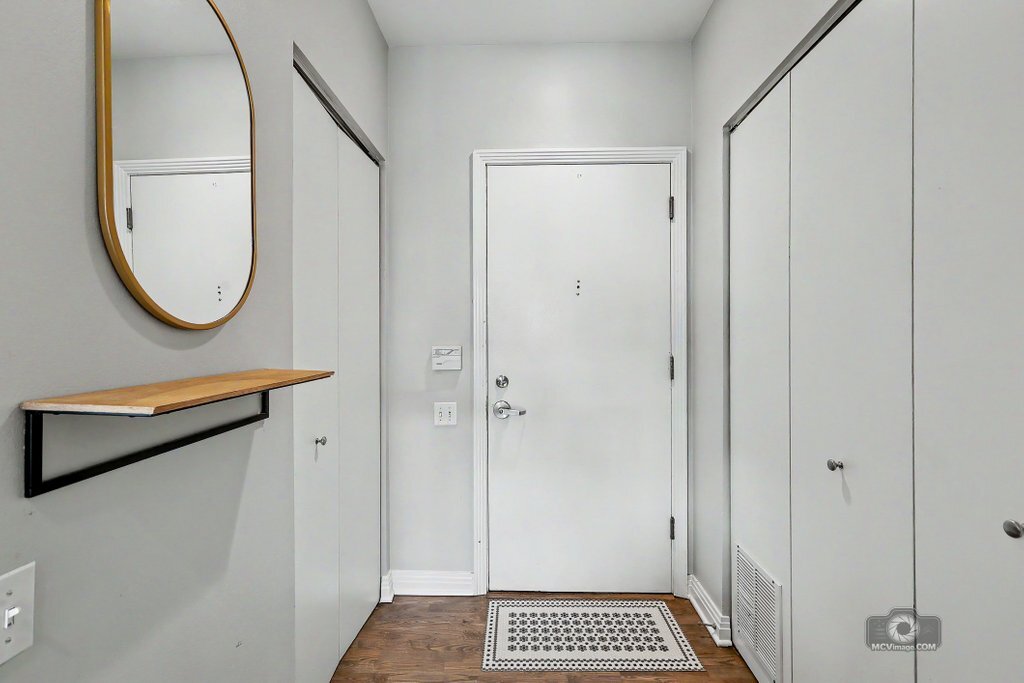 859 W Erie Street 303 Property Photo 4